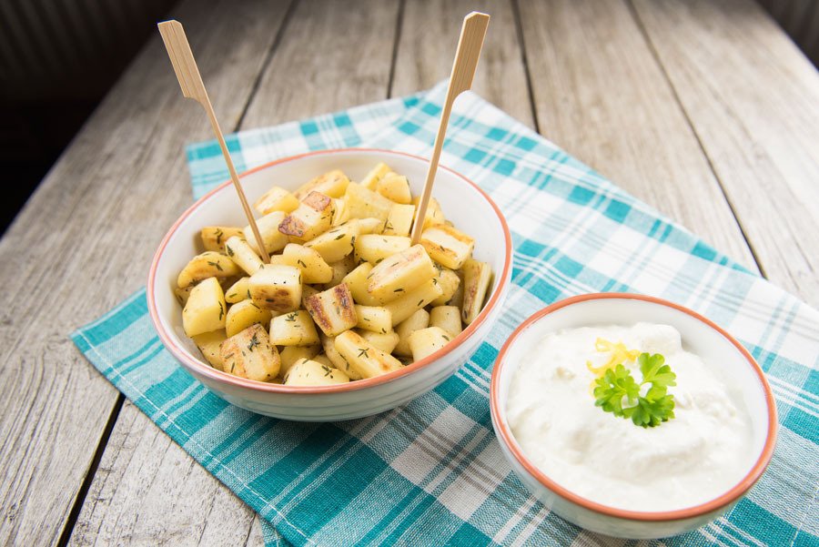 NordmannStudio's tweet photo. Roasted Parsnips With Feta Yogurt Dip is a healthy snack for lunch or for a television night.
#recipe #dip #snack 
https://t.co/r9spQGOUC5 https://t.co/nQFCJspQ9M
