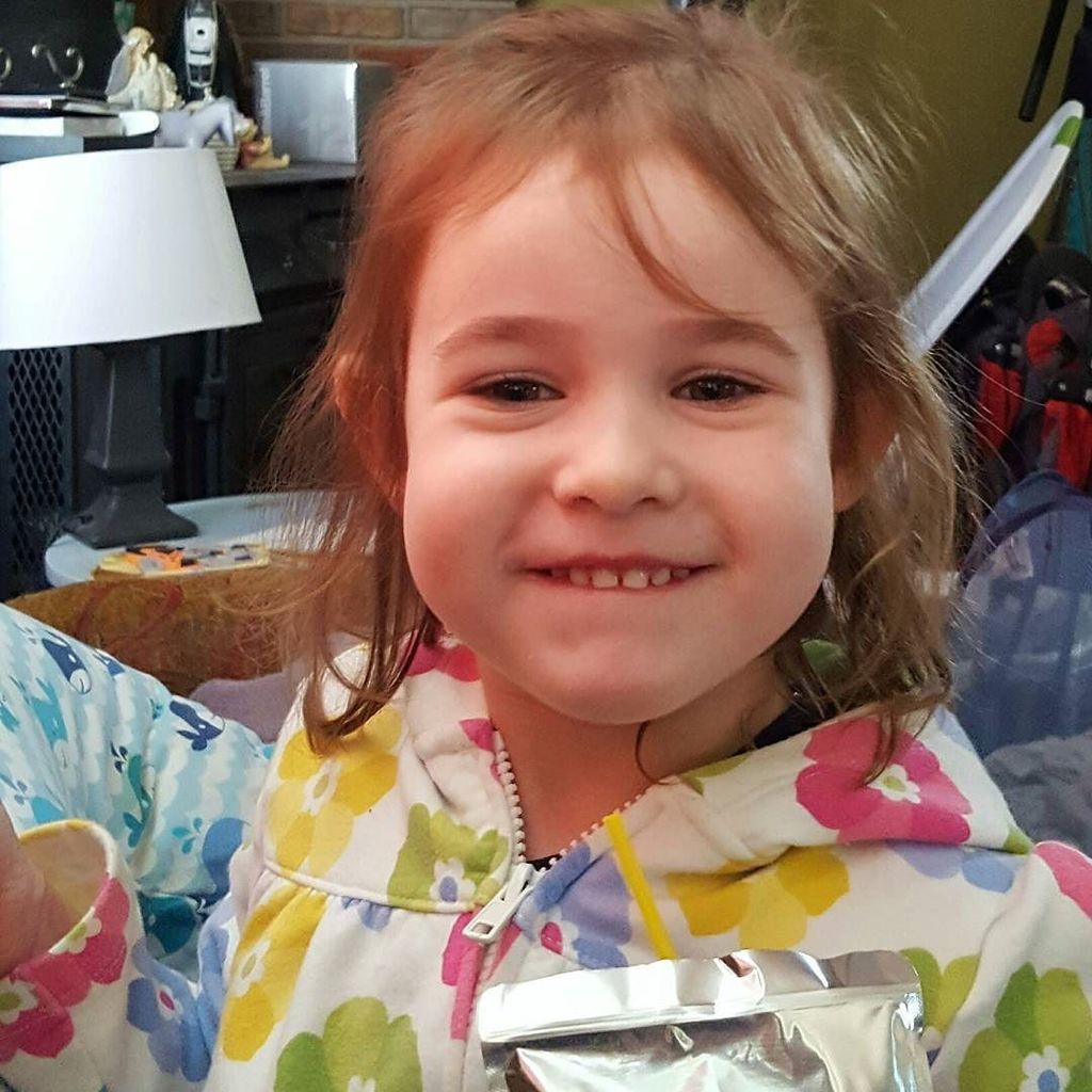 sleamp's tweet image. She looks so grown up with her hair in a half up ponytail today! #3yo #preschooler #daught… ift.tt/2eVGiCY