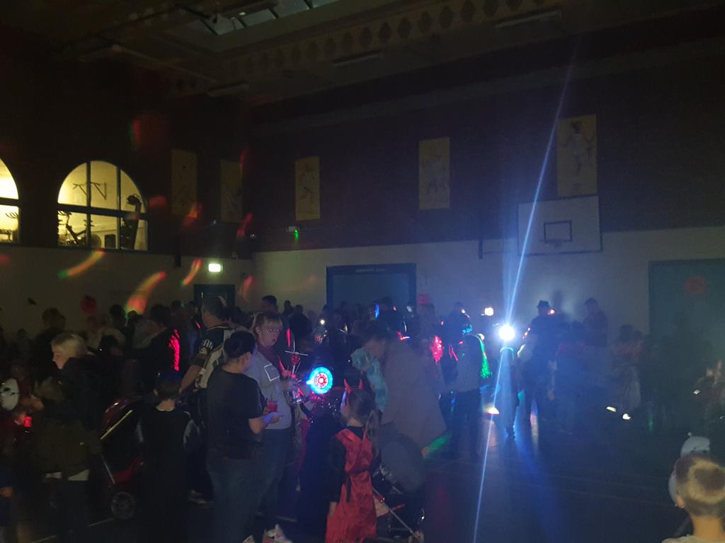 USDTYouthTeam's tweet photo. @FeileBelfast amazing fireworks display now for #monstersball #upperspringfield #community #family @uswip_info @rois_ni @FailteFeirste https://t.co/ez88DScXcq