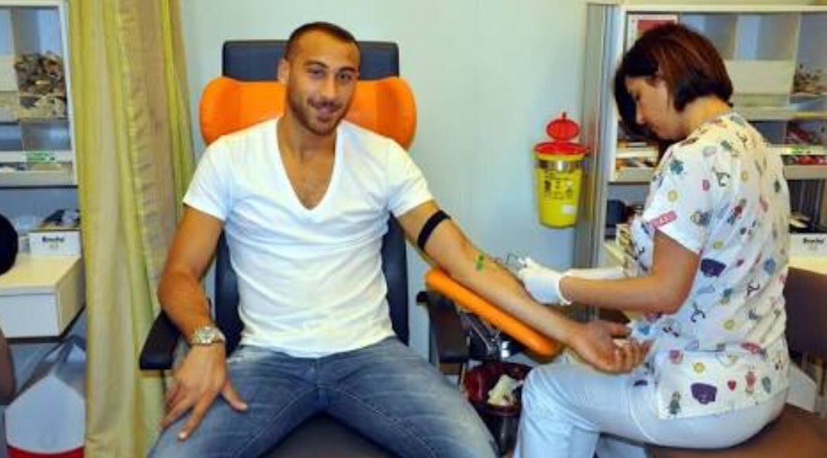 -İbrahimovic, Lewandowski, Agüero...
+Umut Bulut var mı?
-Var. 
+Yükle!