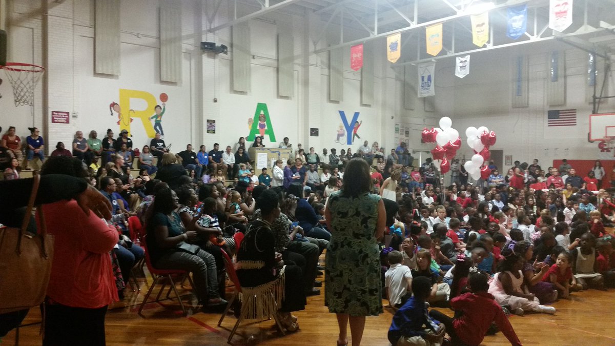 MelonyBooher's tweet photo. The energy was electric at Bray Elementary today! #redcarpetevent @cedarhillisd @brayelementary @CHISDATeam https://t.co/hXRGghfb8f