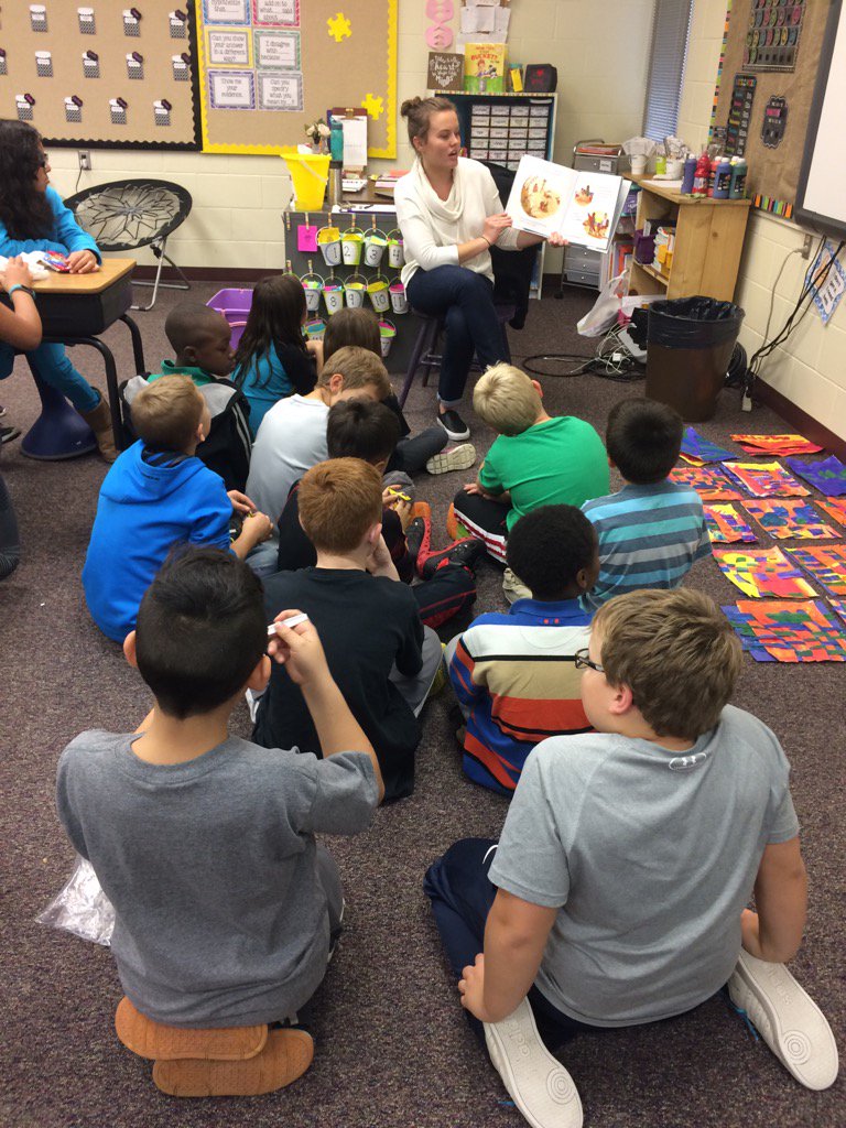MsDarling3's tweet photo. We loved hearing our GRA story from our mystery reader! Thank you Carissa for reading to us. #Gfschools #MsDs3s https://t.co/Unp5pwQo0G