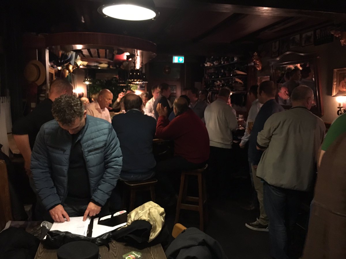 't Môt nog Sintermerte waere, maar De Naate Raaf én de Vaegers staon al in de Gaaspiép. 't Kriebelt! #duusterejoeks