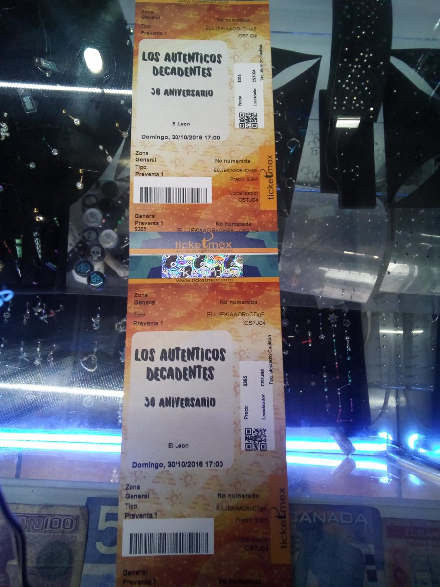 earubalcaba's tweet photo. Grandísima Emoción, nuestro 1er concierto juntos. El mejor de mis amigos #AlanR y el placerazooo que sea de @ladecadentes #FridayFeeling https://t.co/WK6r0or82m
