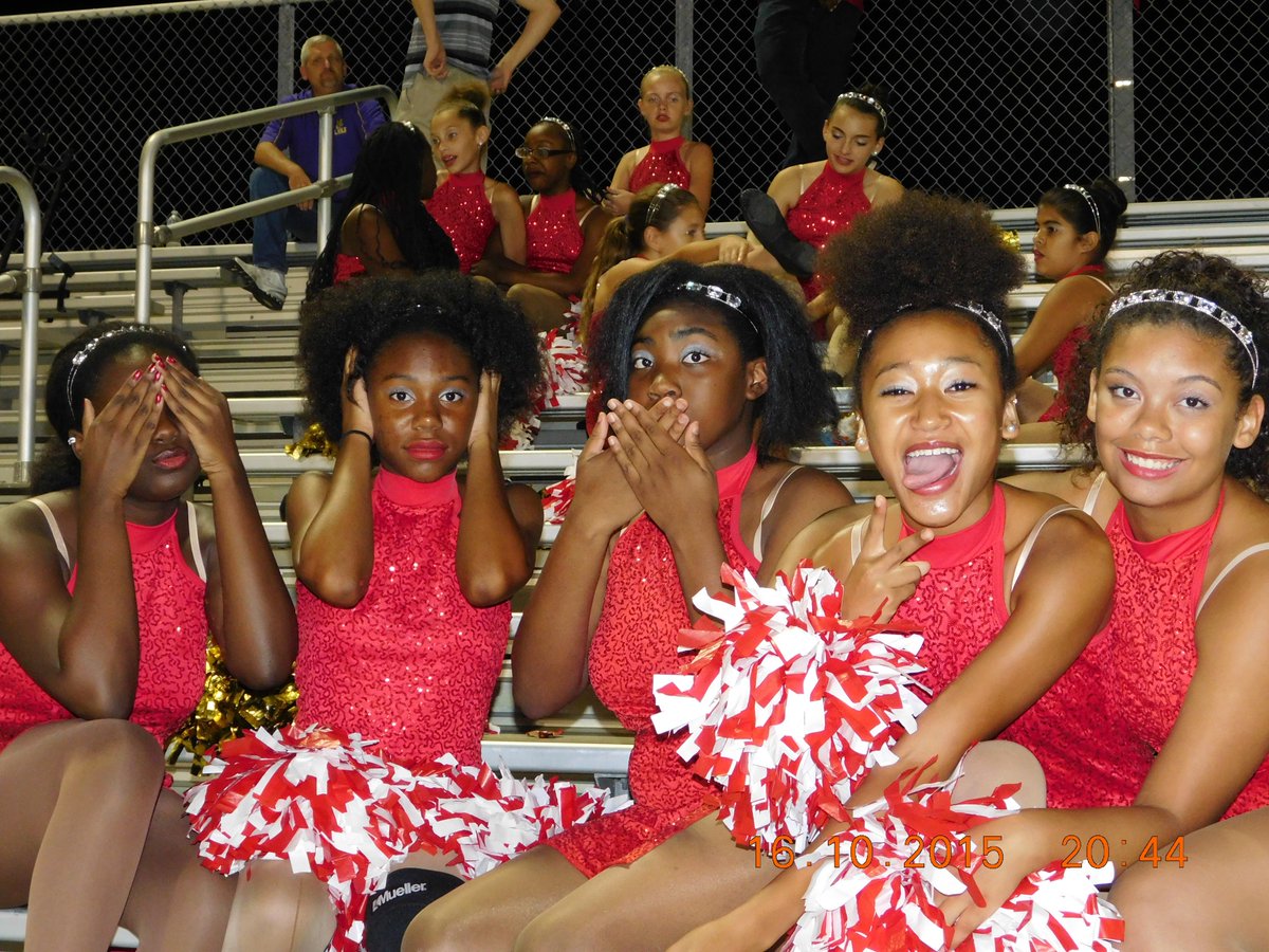 SpiritSquadMom1's tweet photo. #TONIGHT 7pm #LibertySpiritSquad, #FirstAndOnly #spiritsquad @ HCPS, #FFCC2016 #SilverMedalist #funfriday #ThatFridayFeeling @TheFHSPatriots https://t.co/ELaXhsP05D