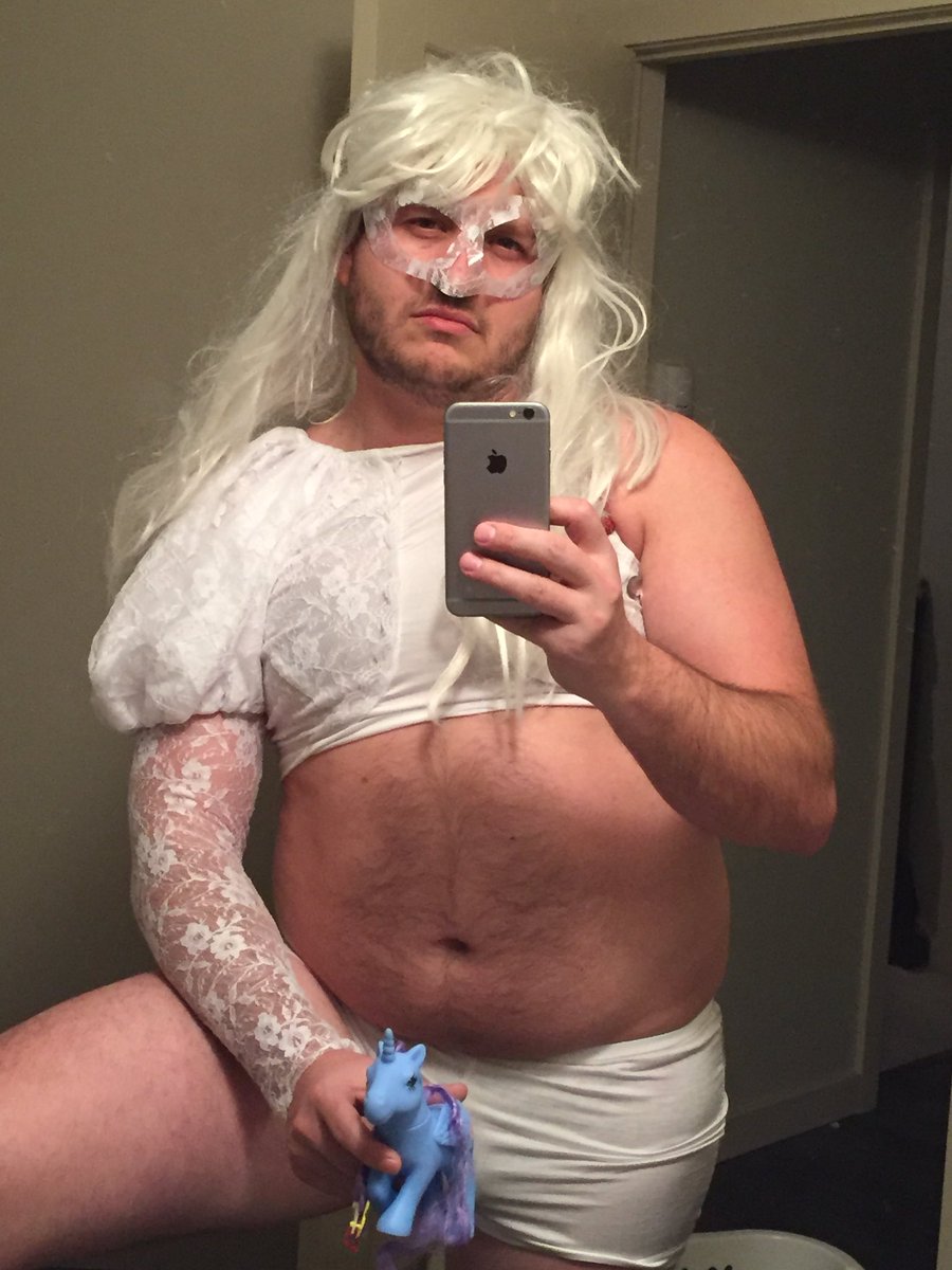 ryderfm's tweet photo. 100 RTs and I'll wear this @ladygaga costume out on the town tonight. https://t.co/Np1jfKmC1H