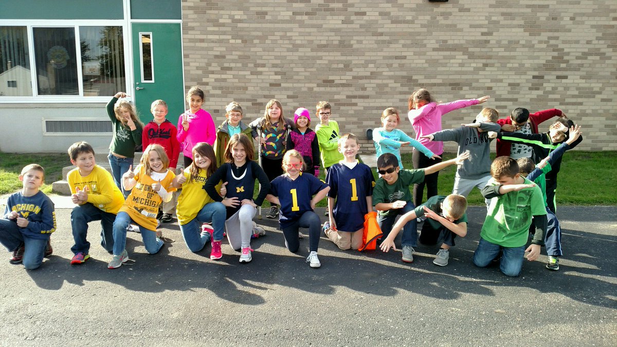 Looks like U of M has the lead this year based on our 3rd grade class! Who are you pulling for? #GOGREEN #wearelamphere <a href="/SimondSuperstar/">Simonds Superstars |The Lamphere Schools</a>