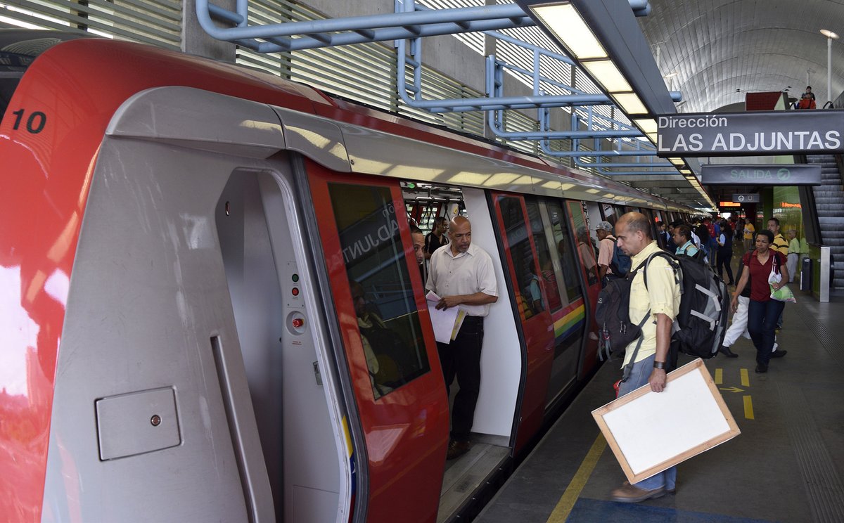 mintransporteve's tweet photo. Actualmente contamos con trenes calificados como los más novedosos de América Latina @MetroLTe https://t.co/uzbBWPsFAS