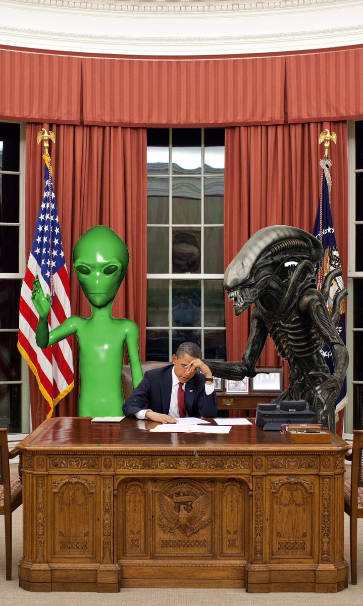 MilAirComms's tweet image. Secret White House Photo just release: We now know who's been running the country for the last 8 years #Clinton #Obama #Trump2016