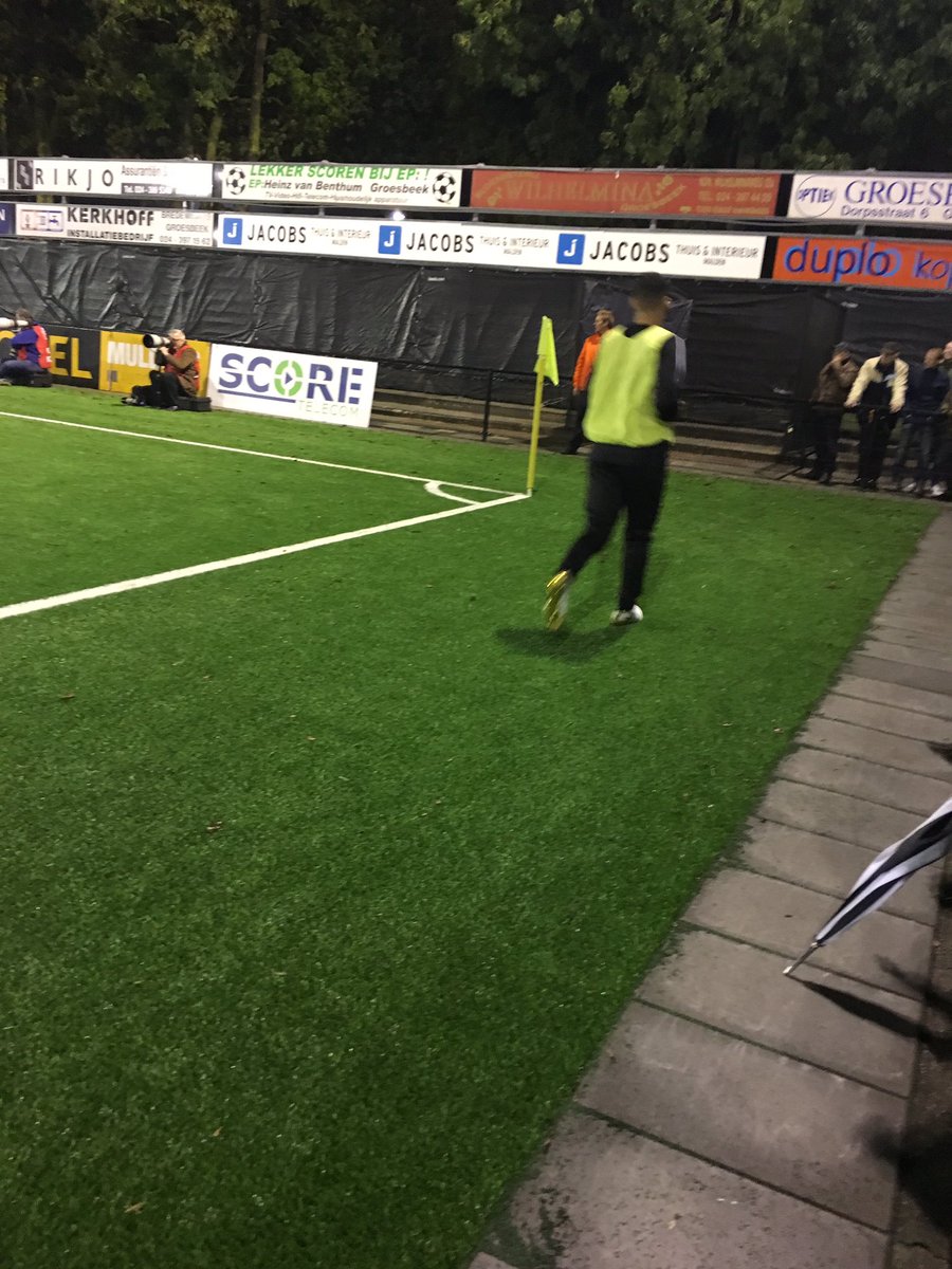 anijweide's tweet photo. Sta je wissel bij Achilles'29...trek je gouden voetbalschoenen aan #fail #achgra https://t.co/CrXtSzrjgK