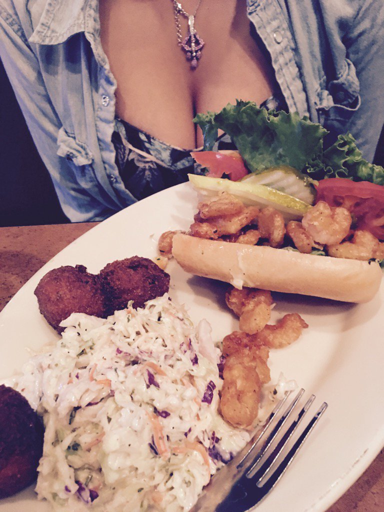 4D696B65's tweet photo. @jazzinlawrence Shrimp Po' Boy https://t.co/moscDNxdno