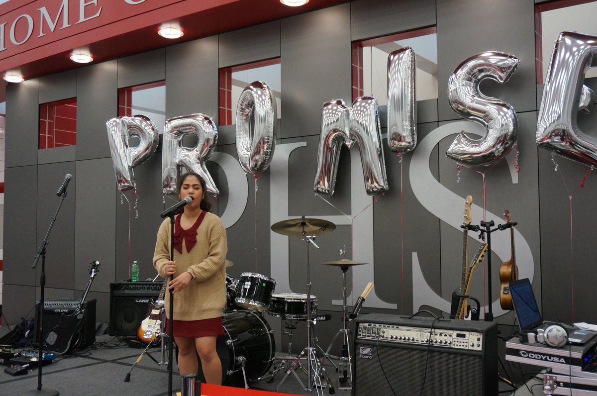 PalatinePROMISE's tweet photo. Lunchapalooza 2016- Talent Day - Singers, ukulele and slam poetry! https://t.co/7zzMdZajrL