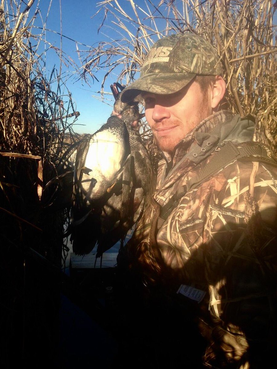BasinHuntClub's tweet photo. #FBF to last duck season with @ryan_willis #ducks #duckseason #duckhunting #duckhunt #MSdelta https://t.co/k0KwNTvoKX