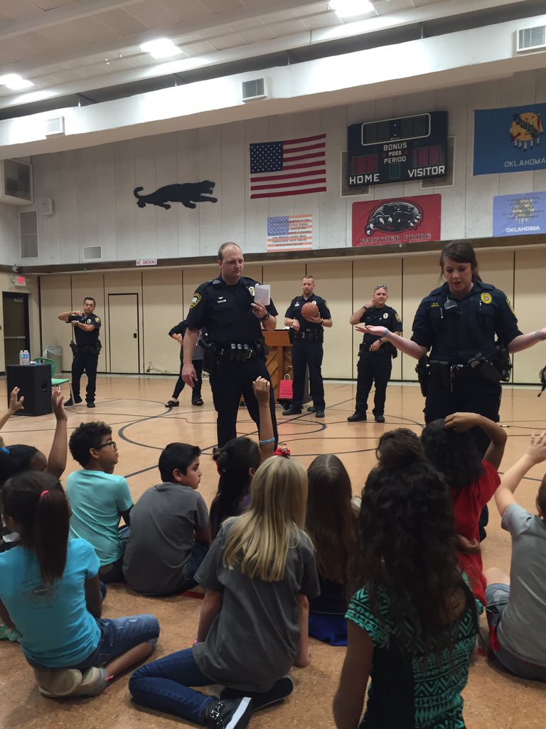 DCE_Panthers's tweet photo. Red Ribbon Week Drug Free presentation by the @dcpdCSO Thank you DCPD! https://t.co/Y133E9iuSO