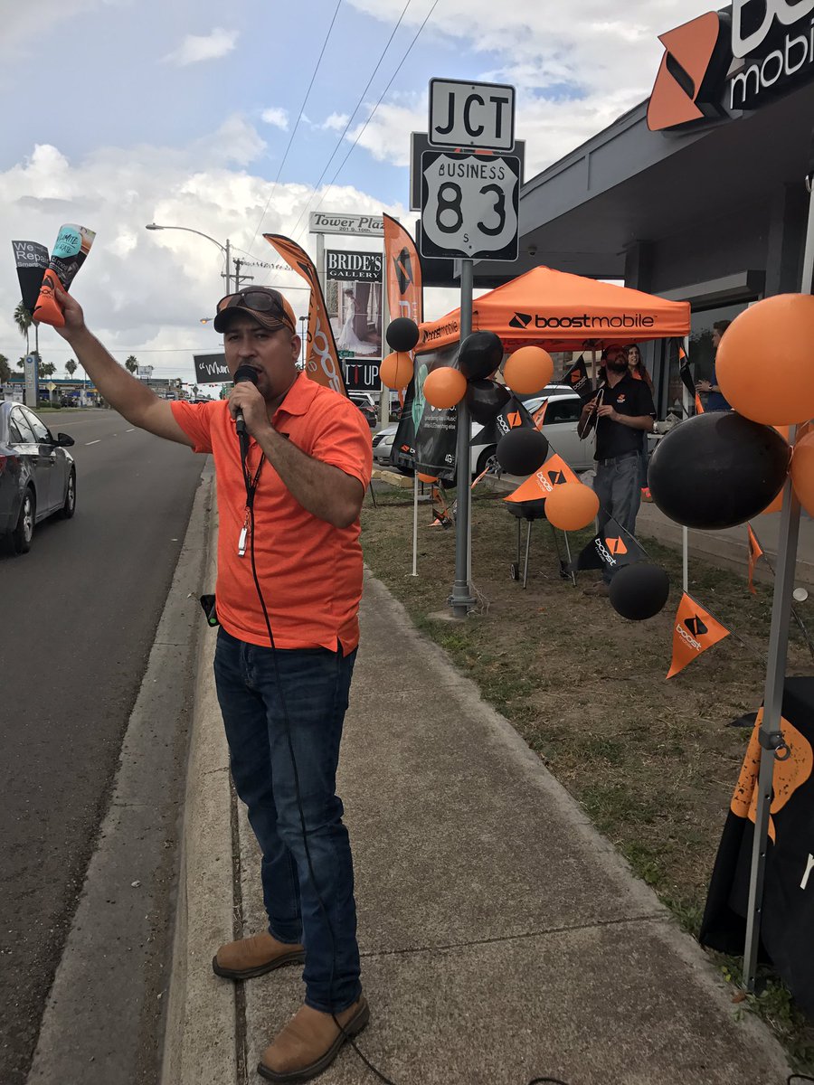 ChrisVasquez110's tweet photo. Extravagant taking over 10th street!!! @JustinCapers @KristyPfahler @monicasantoyo10 https://t.co/cOxP7pPUYI