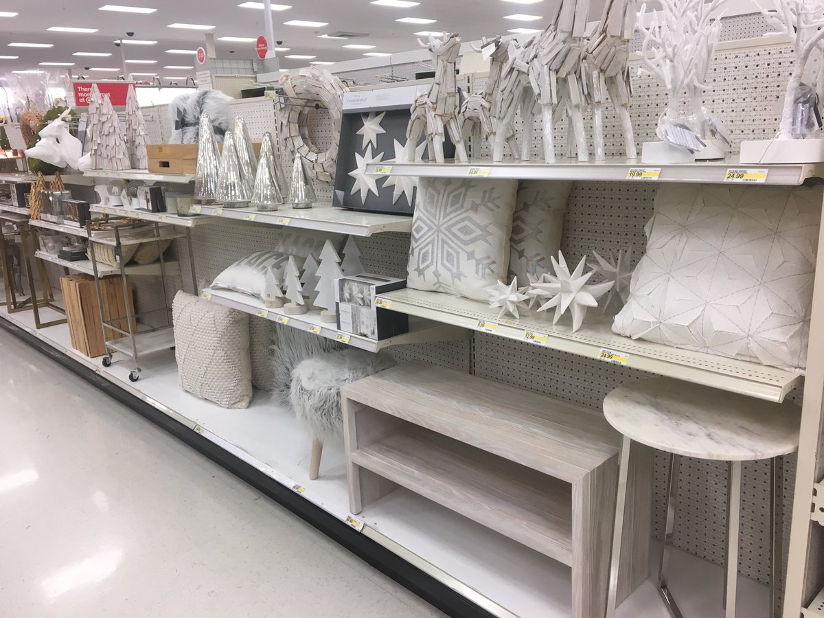 I step away from food for one minute and put on the VML hat 🤓😍#justanotherdayattheoffice #TargetStyle <a href="/AlexElgersma/">Alex Elgersma</a> @targetleah <a href="/laren_john/">John Mac Laren</a>