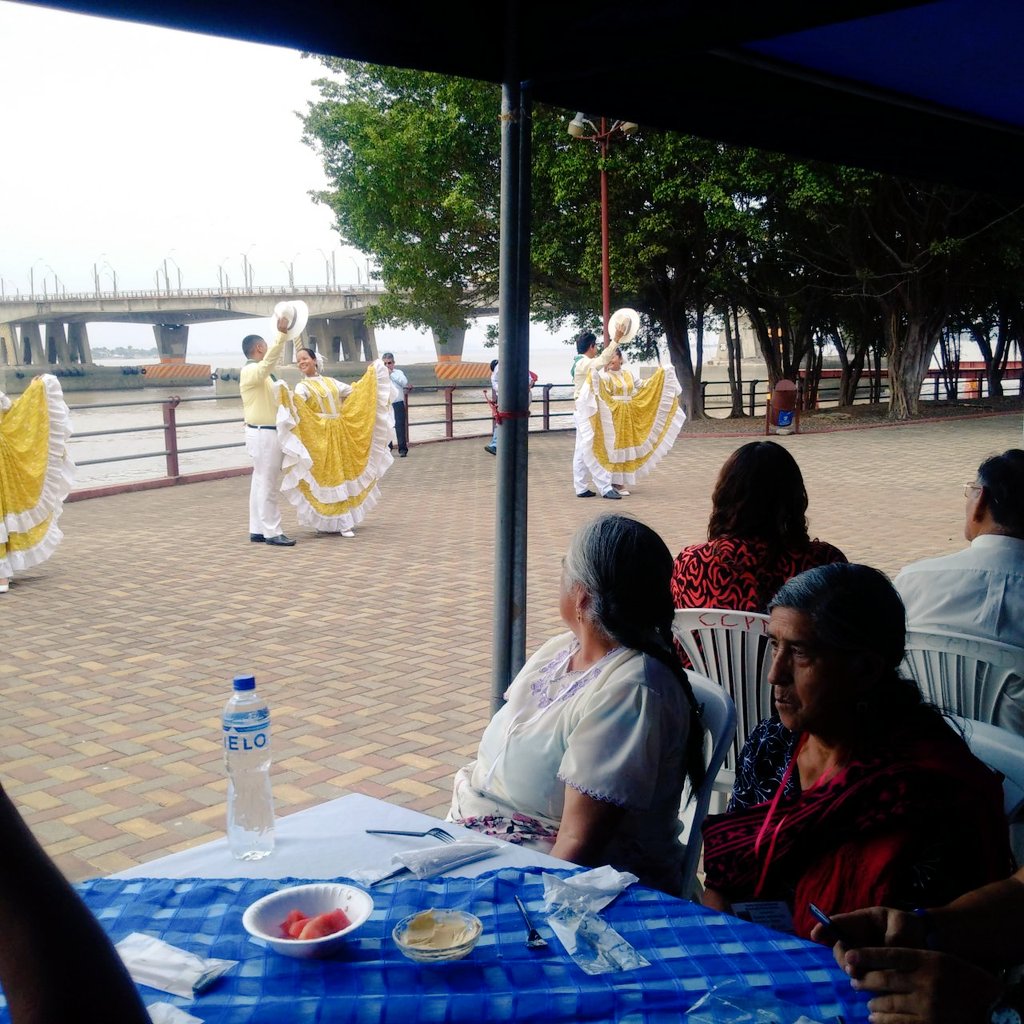 carlosmuoz51's tweet photo. Las personas adultas mayores deben tener la posibilidad de envejecer activa y saludablemente.
Así serán #MayoresYFelices
#CCPAM #CNII https://t.co/pnppG5Xgqu