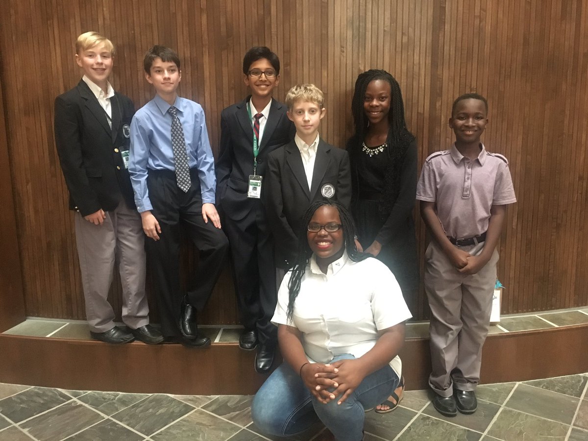 amandau27's tweet photo. @MGM_Academy student &amp; former @Clarkshaweagles student mentors @ClarkShawRobotx team! Awesome students @MobilePublicSch @JoeToomey4 https://t.co/g6vAKzNP1H