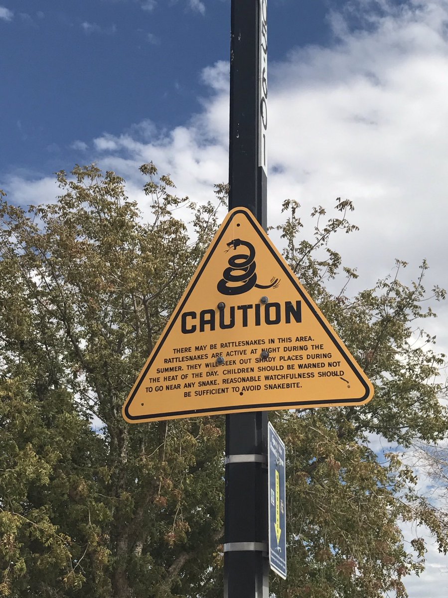 LadyNajaGirl's tweet photo. Just stopped somewhere in #California and saw this sign #snake #rattlesnake #beware #danger #venomous #showmewhere ❤️🐍 https://t.co/XFxlHTCFRa