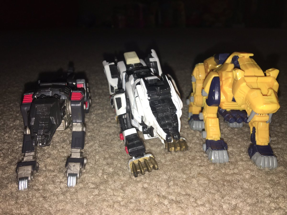 LawTheFather's tweet photo. My OG Zoids collection. All the cockpit covers are missing lol. #RareArtifacts #LigerZero #LightningSaix #ZaberFang https://t.co/tKWHrtTtRX