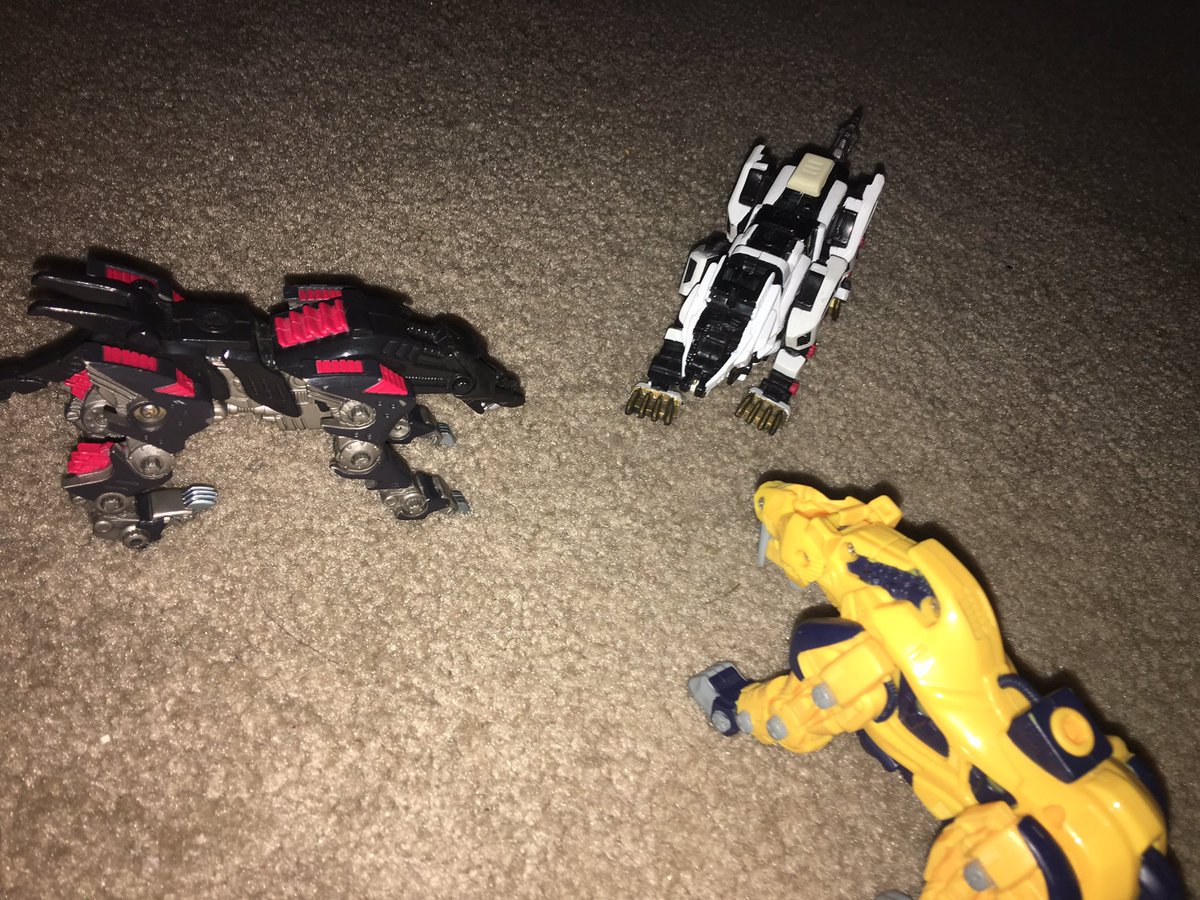 LawTheFather's tweet photo. My OG Zoids collection. All the cockpit covers are missing lol. #RareArtifacts #LigerZero #LightningSaix #ZaberFang https://t.co/tKWHrtTtRX