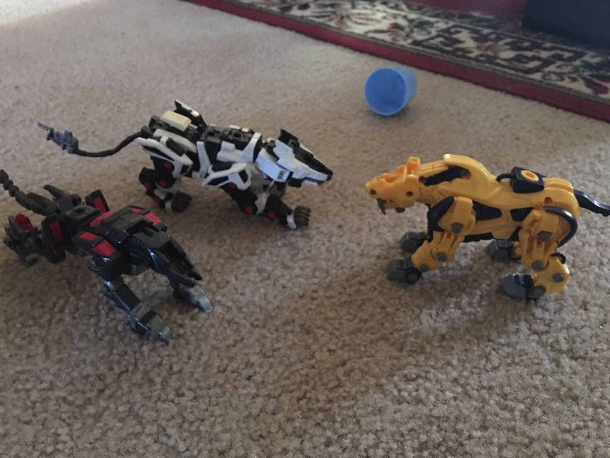 LawTheFather's tweet photo. My OG Zoids collection. All the cockpit covers are missing lol. #RareArtifacts #LigerZero #LightningSaix #ZaberFang https://t.co/tKWHrtTtRX