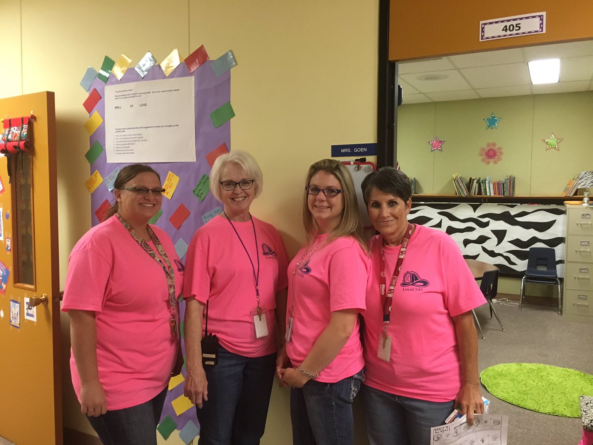 collins_SDL301's tweet photo. Twin day! We don't let friends do drugs #cisdredribbonweek https://t.co/MSQl0mBzAR