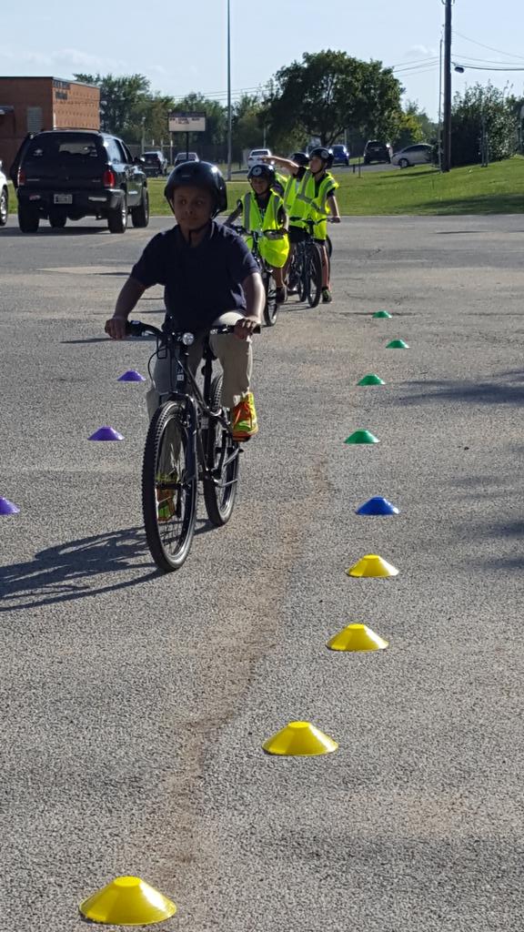 NancyClinesmith's tweet photo. Jackson Bike Club. Doin Drills. Quick STOP. 
#successTPS https://t.co/bj29zpVkWo