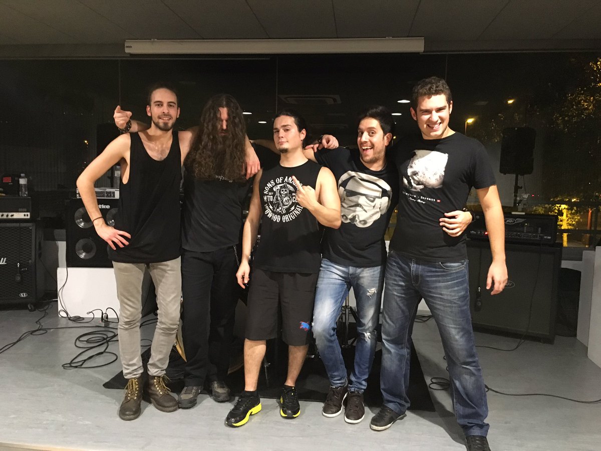 eurekeka's tweet photo. Los nenes posando sexys @No_Concession https://t.co/M94tYTzw98