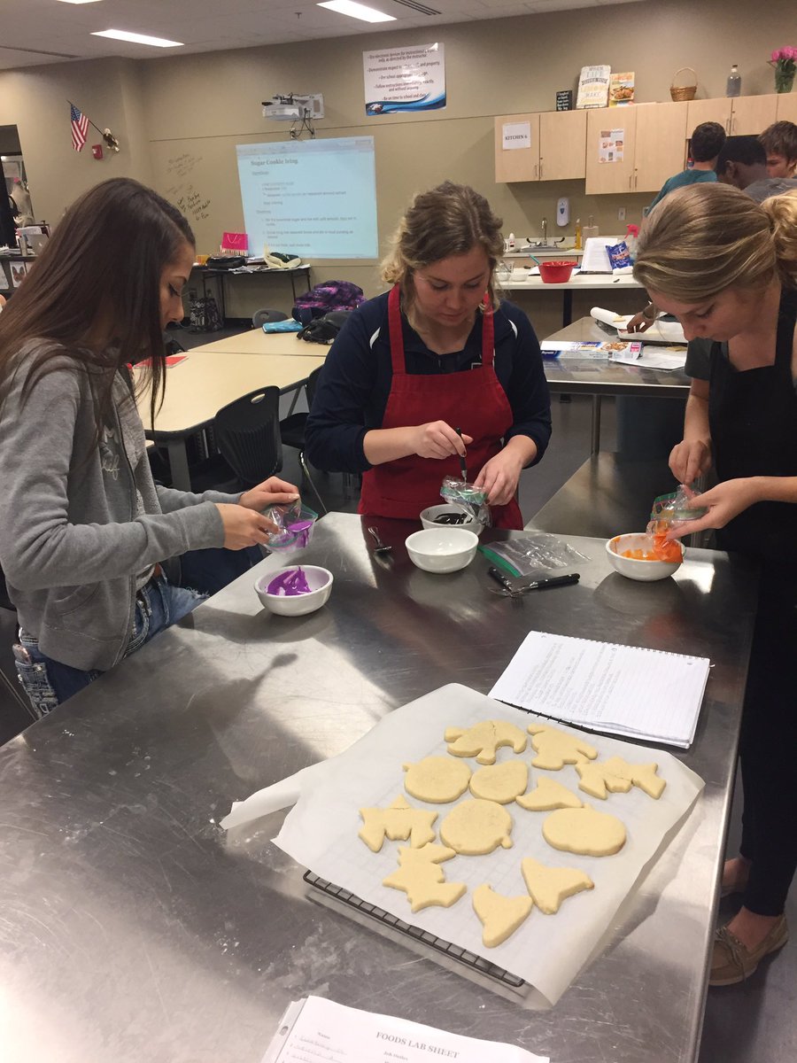 mrsmorganjhs's tweet photo. Winning kitchen in 2nd hour!! https://t.co/JxaooYtkSp