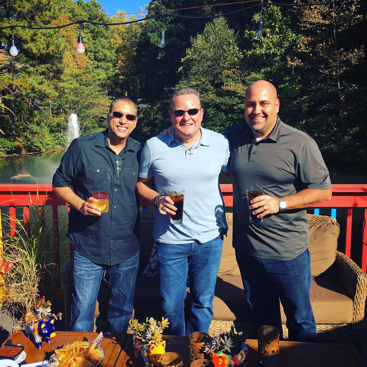 raysriobravo's tweet photo. Come relax and grab a drink with friends! #patio #fridaynight #riofreshriofun #staythirsty #waterside #weloveourguests https://t.co/w27fid5ROe