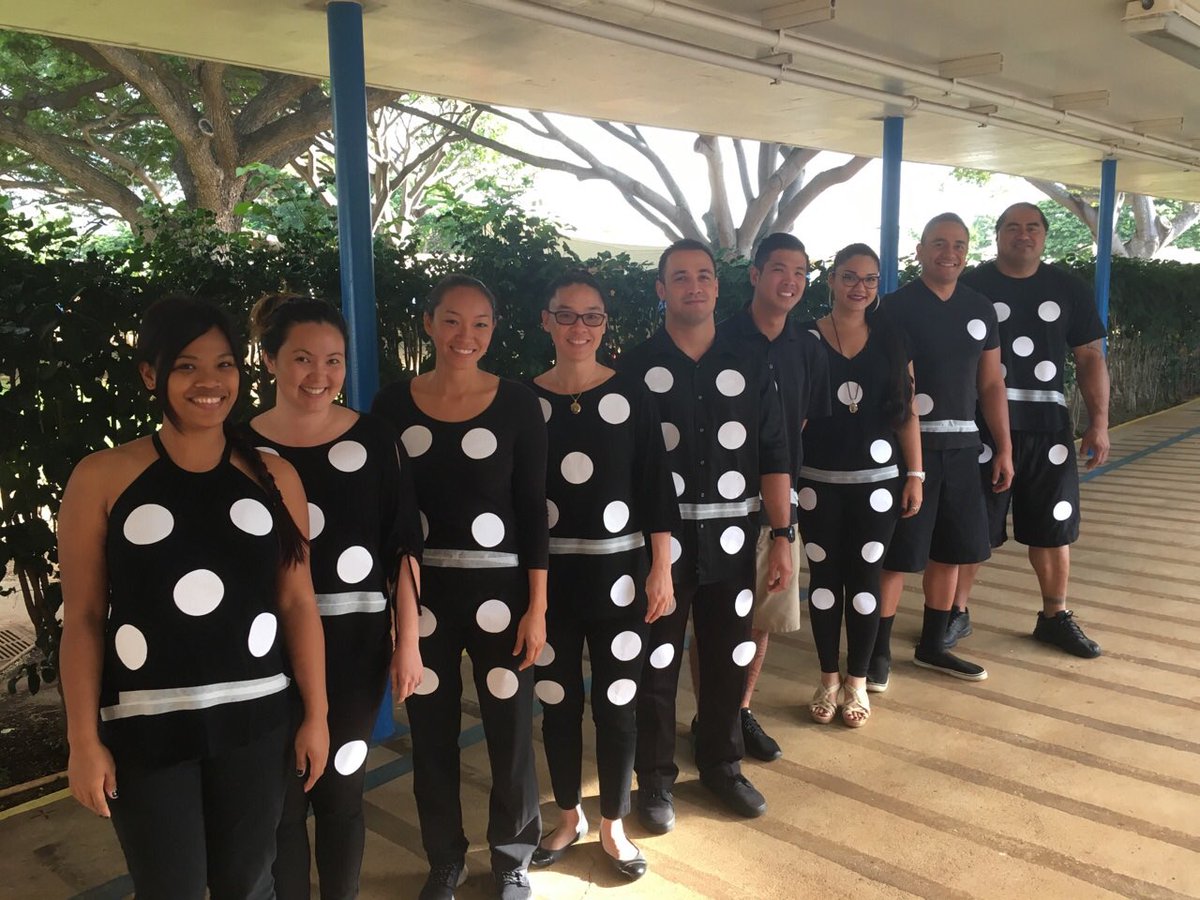TrishaAyako's tweet photo. Halloween Parade @phessharks #teamRTI #spiritweek https://t.co/iTeE19qo3H