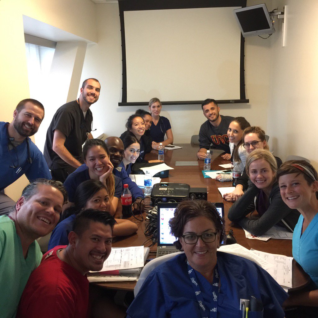 SimEducator's tweet photo. #USCPNA Class of 2018 first #nursingsimulation session with #standardizedpatients  @NLNursing @INACSL @USC https://t.co/50jWknVh5v