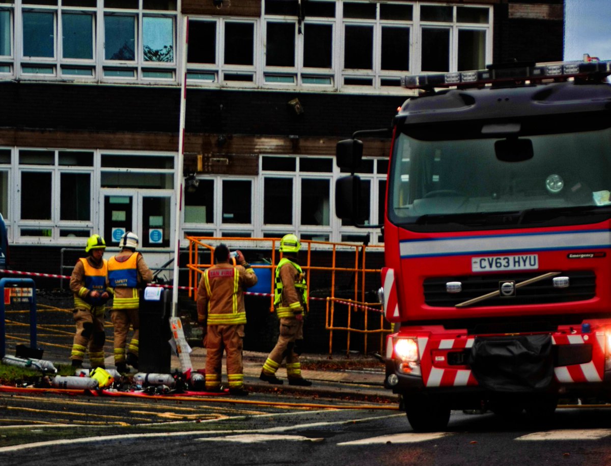 fireturk999's tweet photo. Crews @mawwfire working through the early hours dealing with a large incident at Gower College #banog https://t.co/0xcym8MDIL