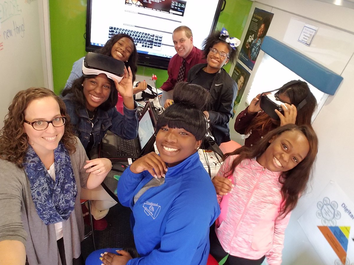 Rosemary_Edu's tweet photo. The adventures continue! Spent the day with incredible @IamCPS students at #cintascenter #careerexpo #DrivingDigitalLearning https://t.co/IyVSeHFuPj