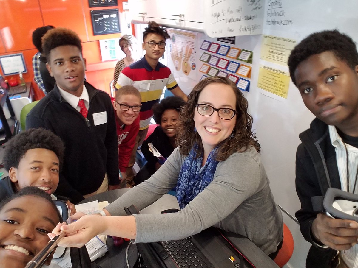 Rosemary_Edu's tweet photo. The adventures continue! Spent the day with incredible @IamCPS students at #cintascenter #careerexpo #DrivingDigitalLearning https://t.co/IyVSeHFuPj