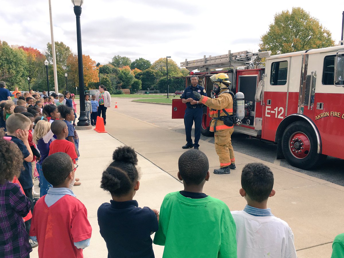 ShiningStars_1's tweet photo. Akron Fire Department visited our primary grades today for Fire Safety! #AkronFire #WestAkron https://t.co/hiQ4YRMpYf