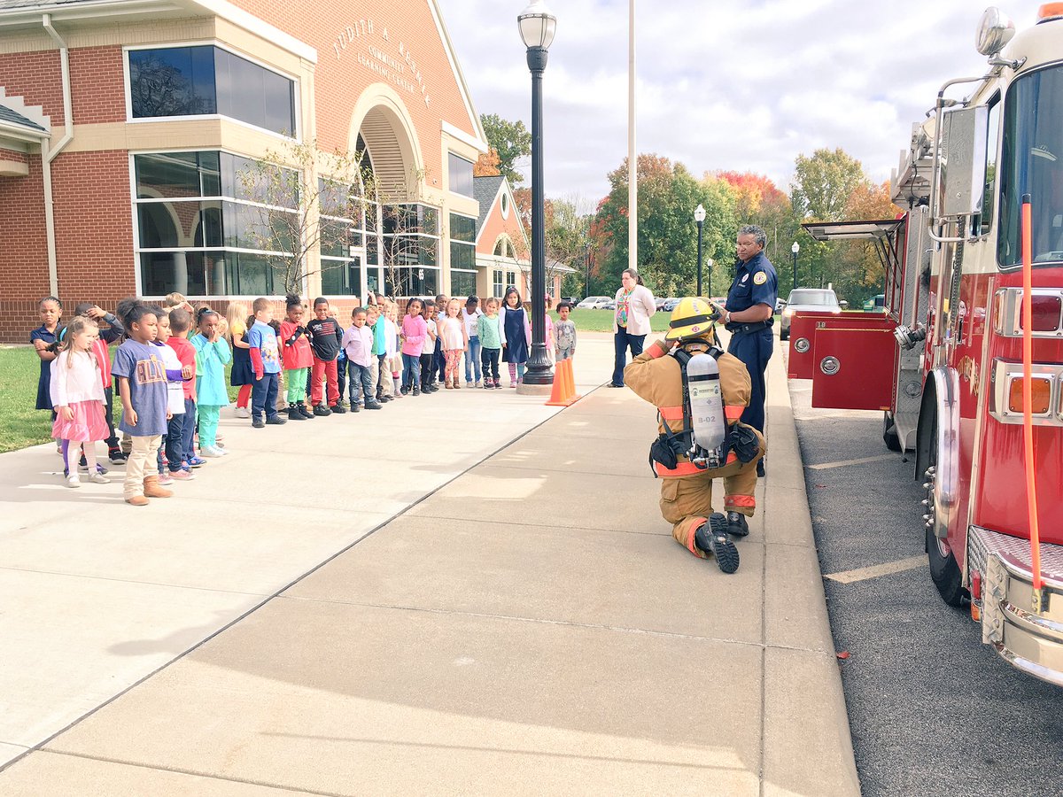 ShiningStars_1's tweet photo. Akron Fire Department visited our primary grades today for Fire Safety! #AkronFire #WestAkron https://t.co/hiQ4YRMpYf