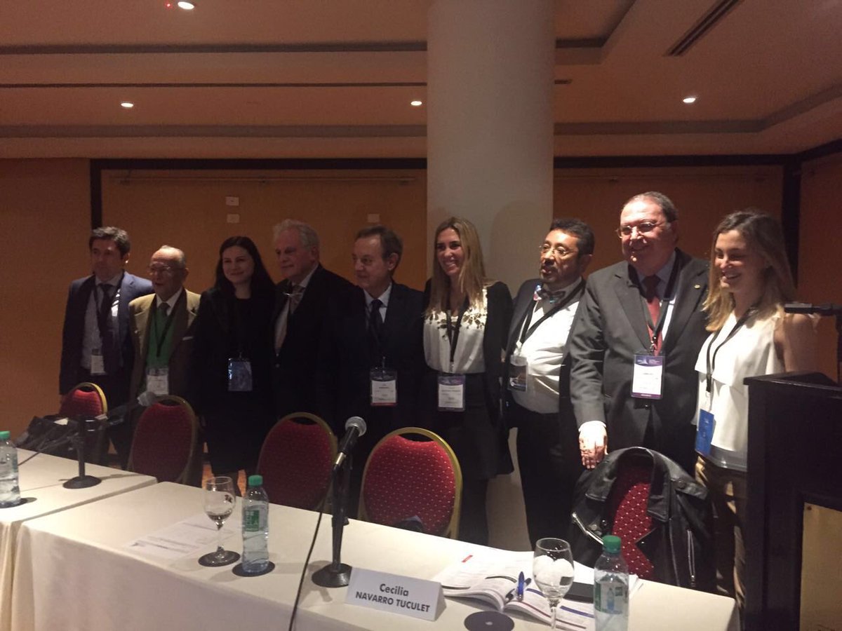 dermadaniela's tweet photo. Simposio #AlopeciaFemenina Tema: #EfluvioTelógeno. XXI #CILAD2016. En #BuenosAires #Argentina. Agradezco al comité organizador la invitación https://t.co/yCF5nvDxgy