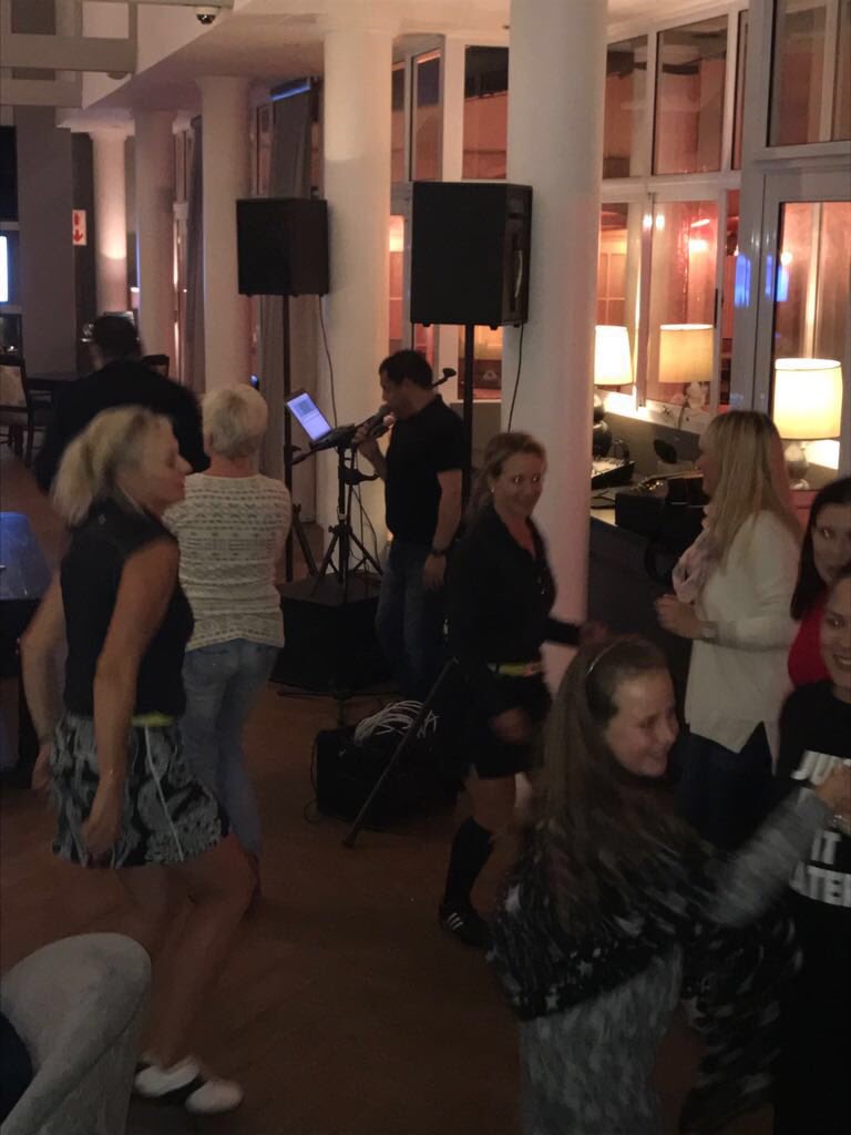 Colinwhitaker21's tweet photo. An evening with @MichaelLindt1 in the @FANCOURTSA lounge. #kaptein @KurtOfficial you would be proud ! https://t.co/SiEYKoII0A
