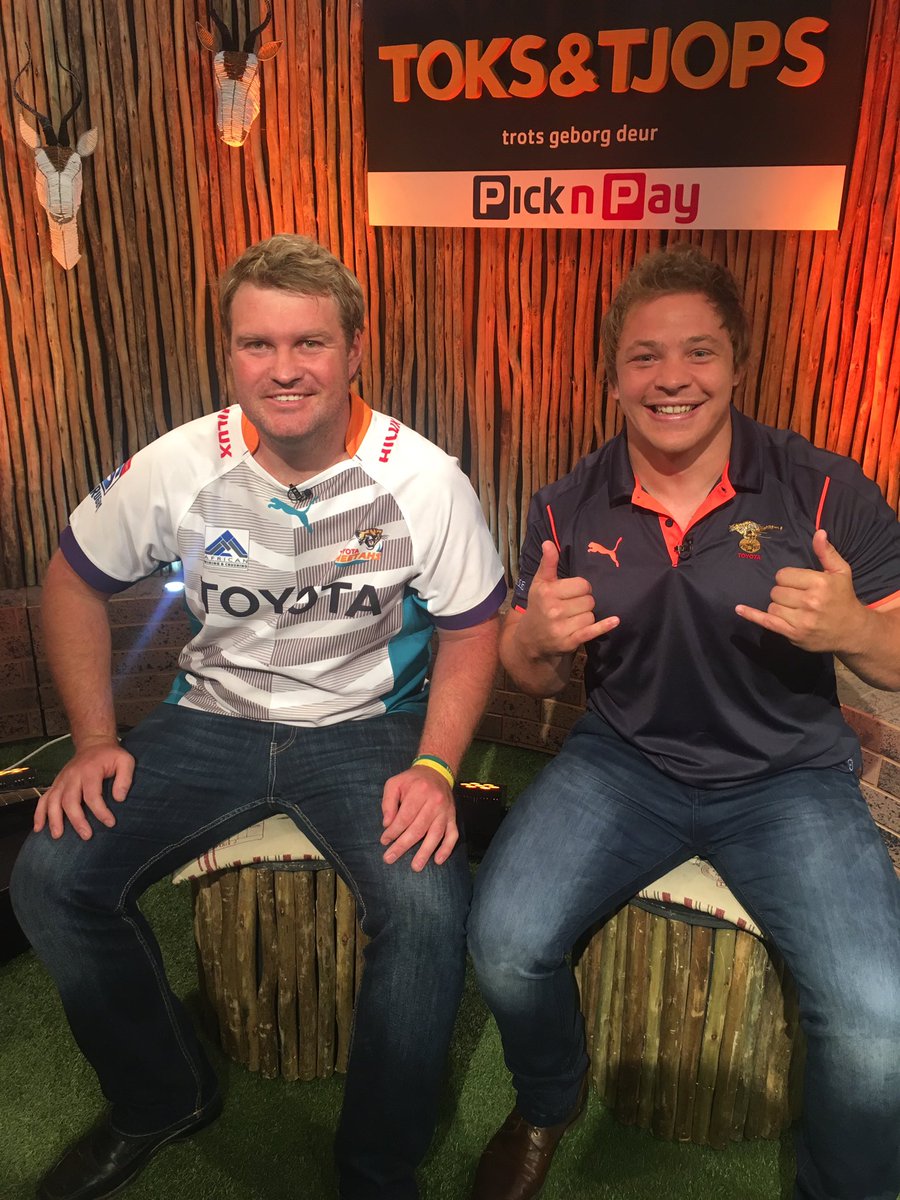 the_artpro's tweet photo. Lekker gekuier op @ToksnTjops... @Torsten_2 en #ArmandSteenkamp!! Dankie @toksvdl @BreytonPaulse en @janinasays https://t.co/WOp1N6fDp3