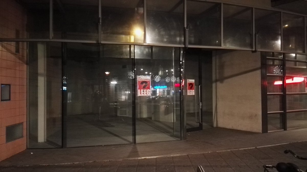 MahirAlkaya's tweet photo. Waarom staan deze winkels op t Belgiëplein jaren leeg!? @SP_Amsterdam start stedelijke actie tegen vastgoedeigenaren https://t.co/ldNsrW23sV https://t.co/CXVLSWSMc2