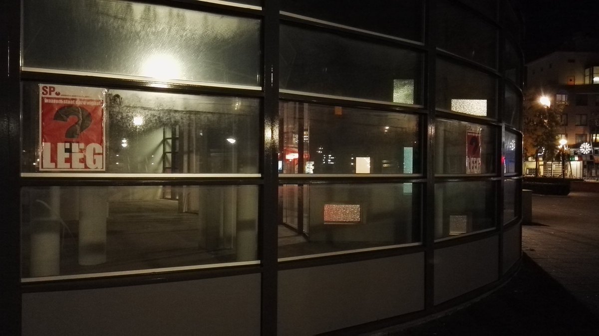 MahirAlkaya's tweet photo. Waarom staan deze winkels op t Belgiëplein jaren leeg!? @SP_Amsterdam start stedelijke actie tegen vastgoedeigenaren https://t.co/ldNsrW23sV https://t.co/CXVLSWSMc2
