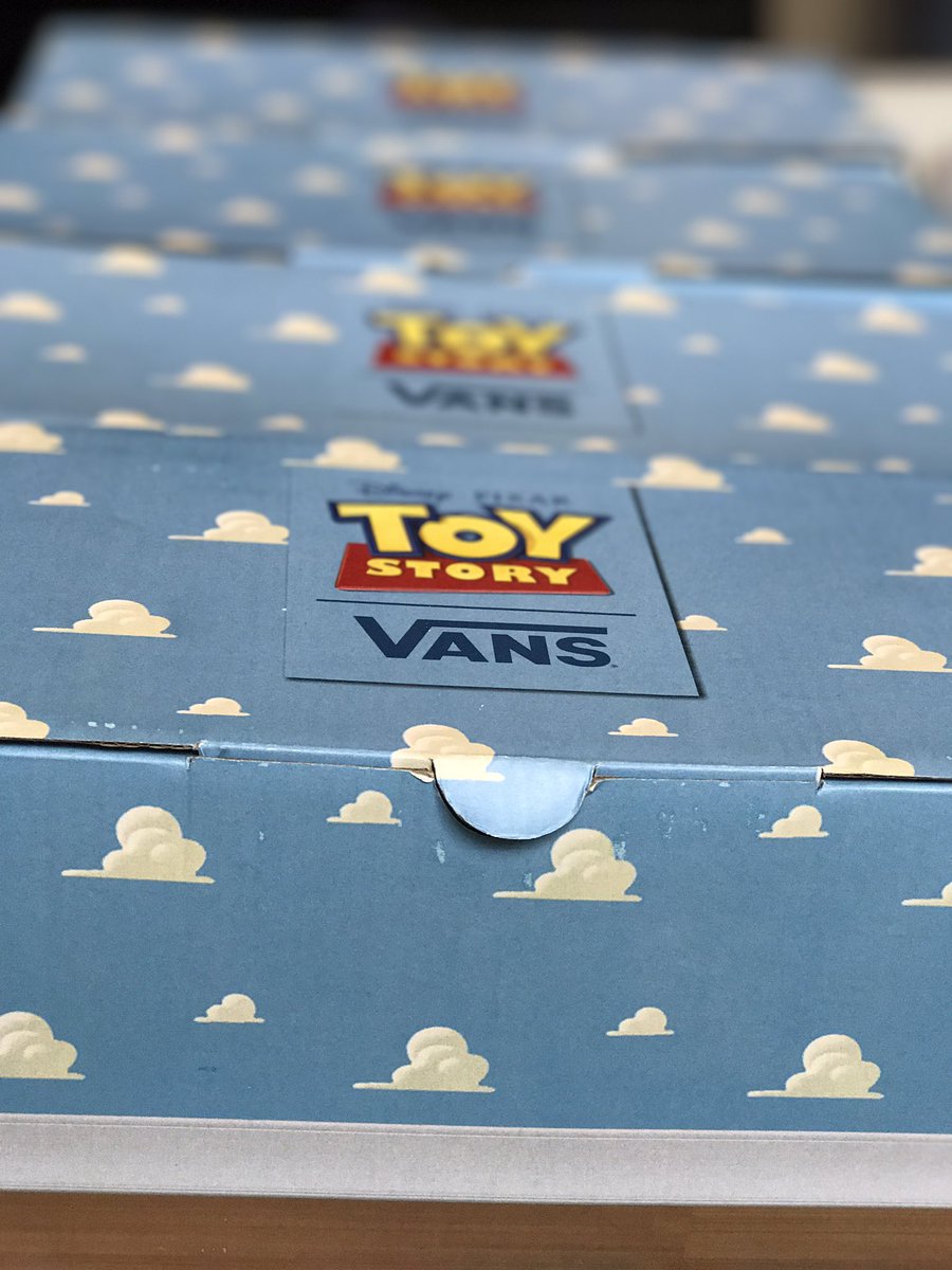 iBrandonHolmes's tweet image. #4PairsOfShoes