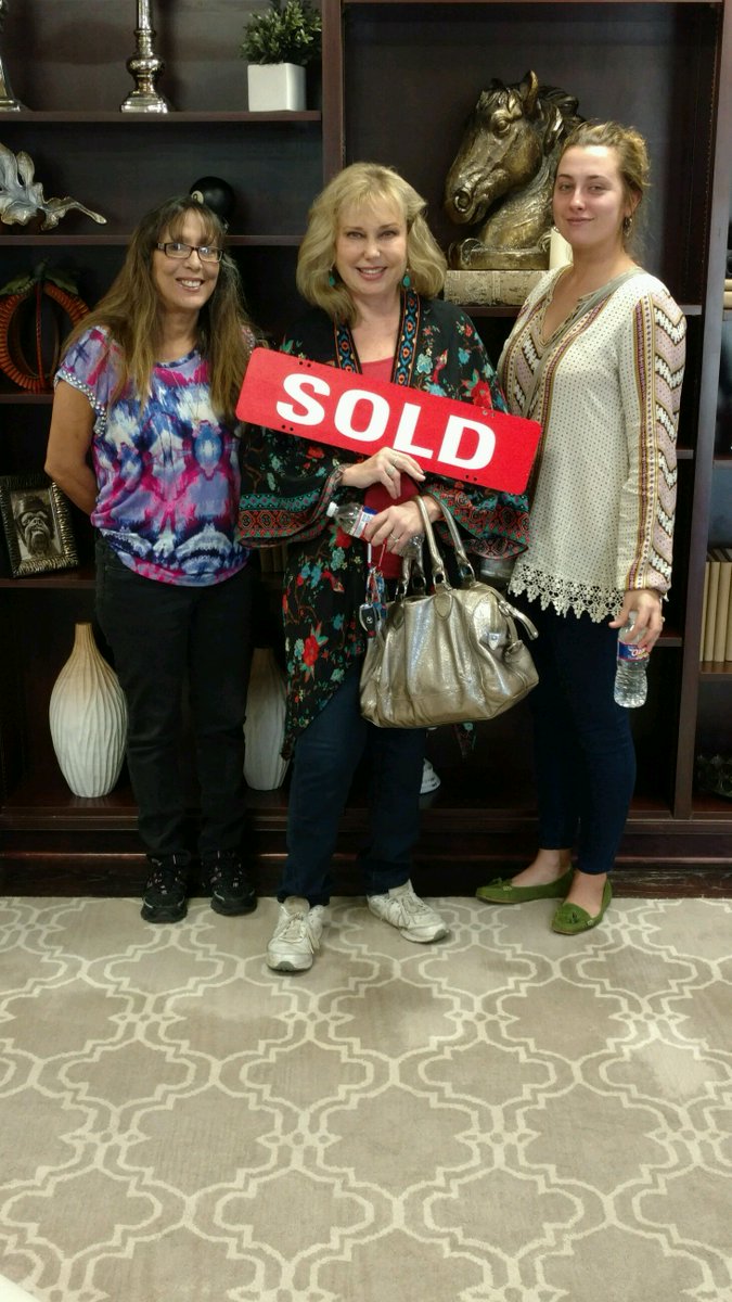 FreedomTitleSL's tweet photo. Thanks, Kelly Allred, for sharing your closing with us today!
#closingalldayeveryday #weloverealtors #makingmemories https://t.co/OEaBLfj74O