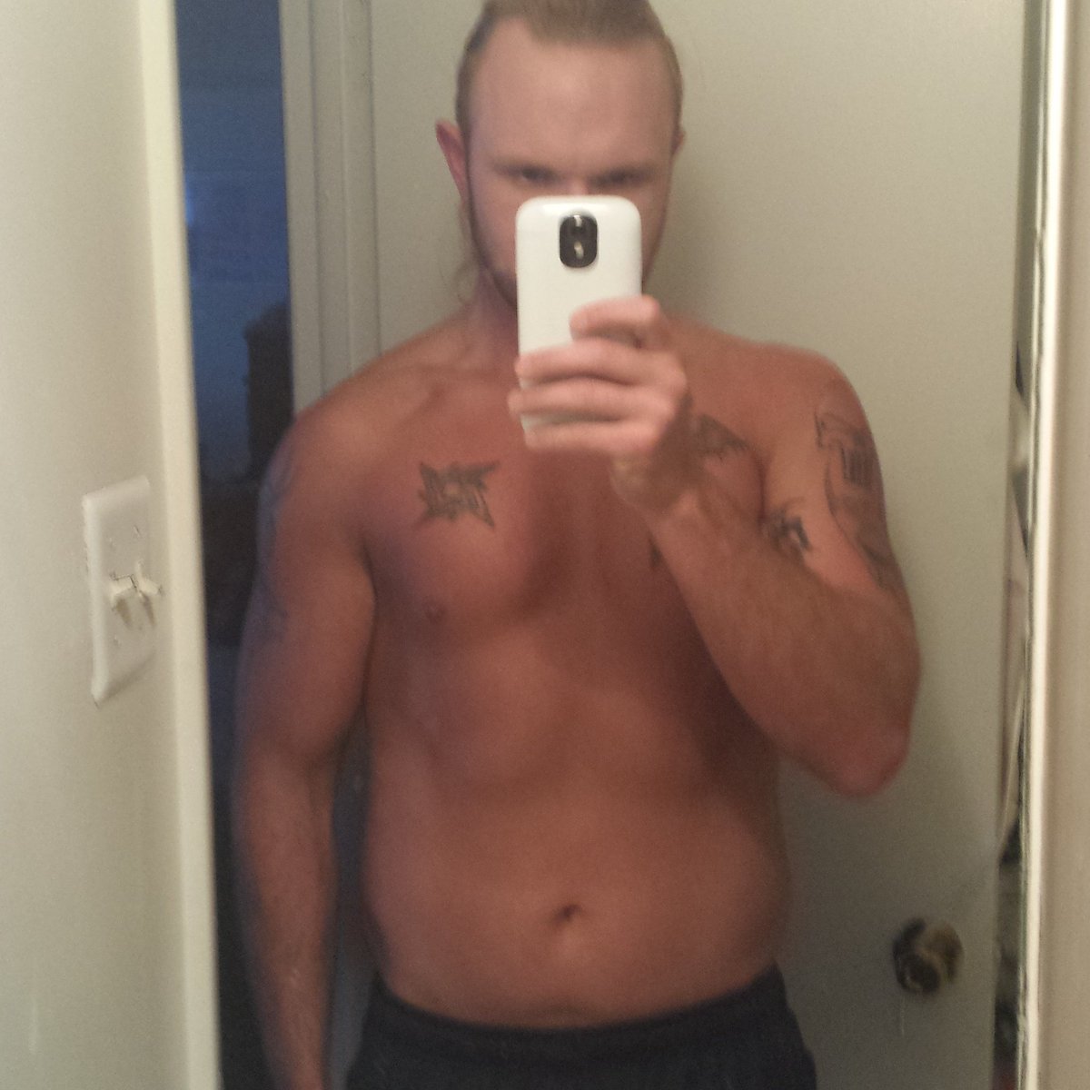 FranchiseNF's tweet photo. Cutting while maintaining and gaining strength on lifts.  Can't wait to start bulking again! #fitness #nutrition https://t.co/7807SOVz0x
