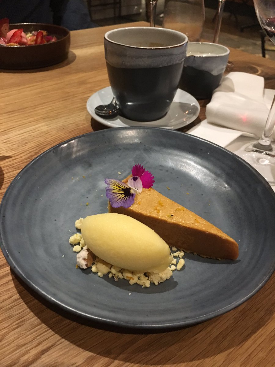 GretaTunnic's tweet photo. Let's not forget dessert @foxcroftfood #gonnaexplode #notlchf https://t.co/p7By3BRlTm