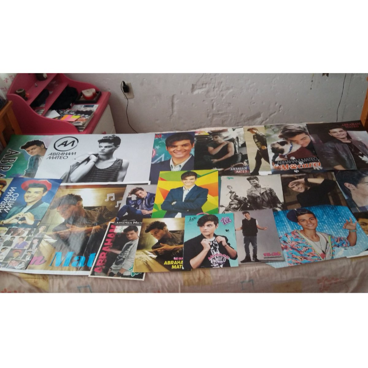 Lost_Moon_Z's tweet image. #GuadalajaraTeExtrañaAM Estos son mis cosas😍 @AbrahamMateoMus @byamc_ habia gorro y collar pero de la emocion bye, bye en concierto GDL🌿😂😍💜