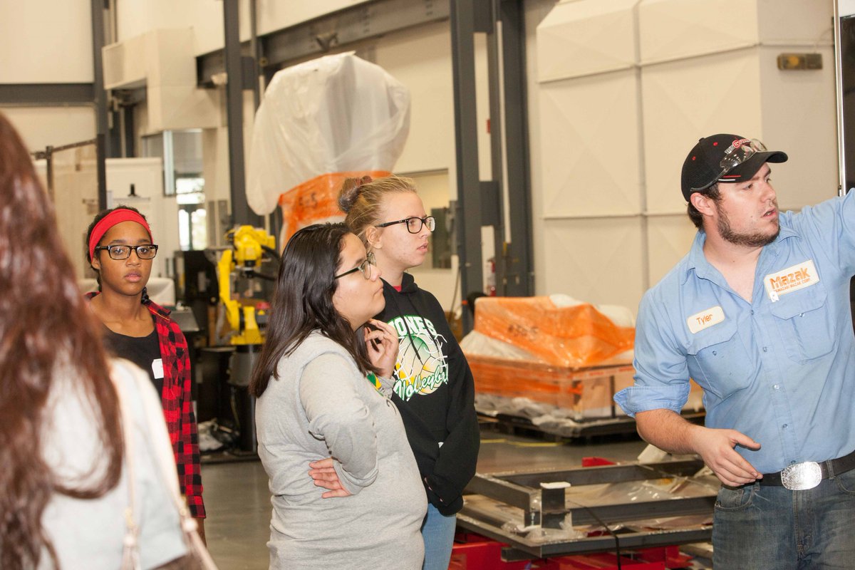 NKYFAME's tweet photo. #NKYFAME #MakingitRealGirlsandManufacturing #Atech #Mazak #Mubea #Nucor #FujiAutoTech #NKYGirls https://t.co/T47g9WfW9j