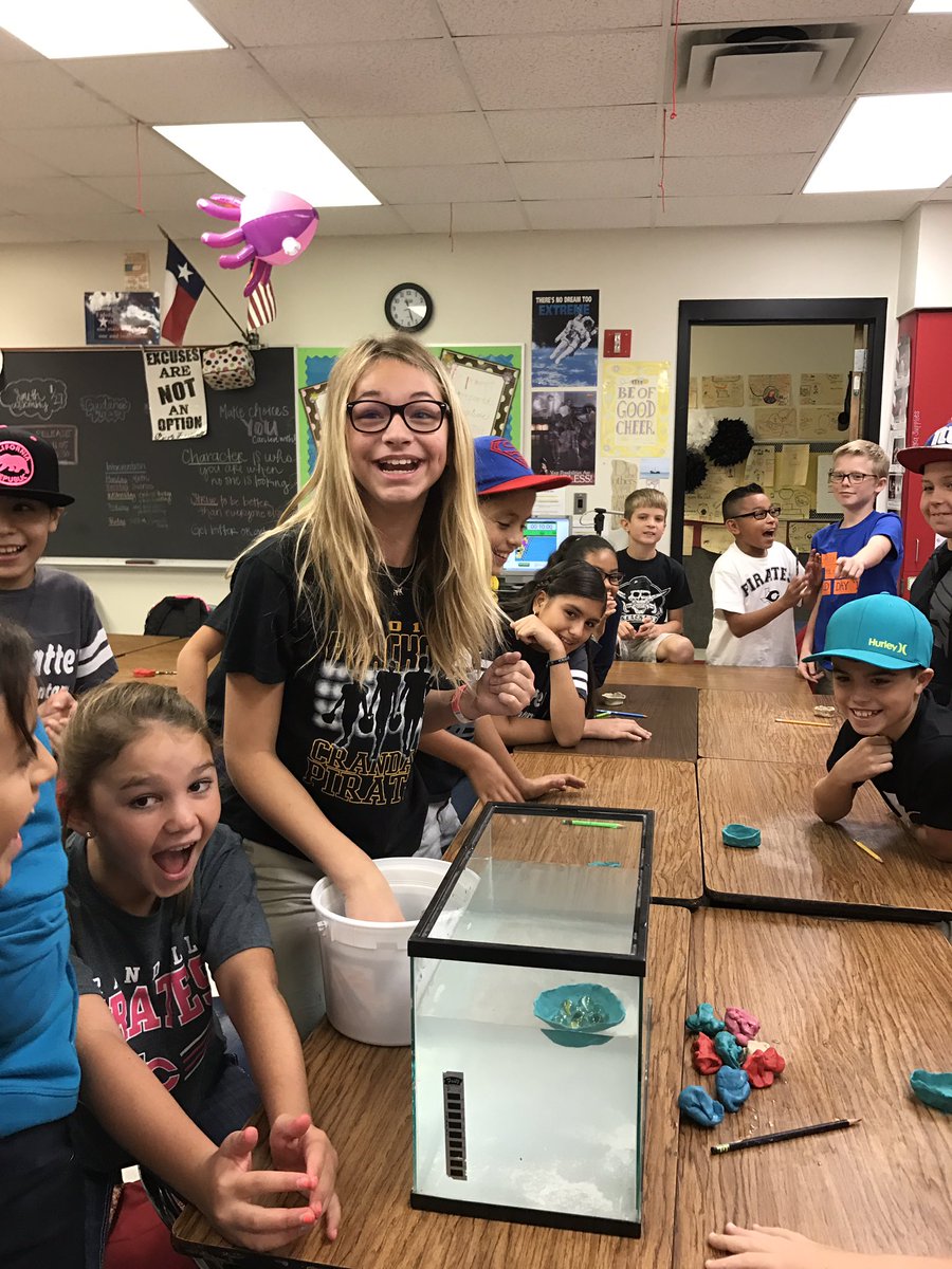 stephsmith5th's tweet image. Floating boat contest! #relativedensity #sinkorfloat #howmanymarbles @OfficialCISD @CISDMartin